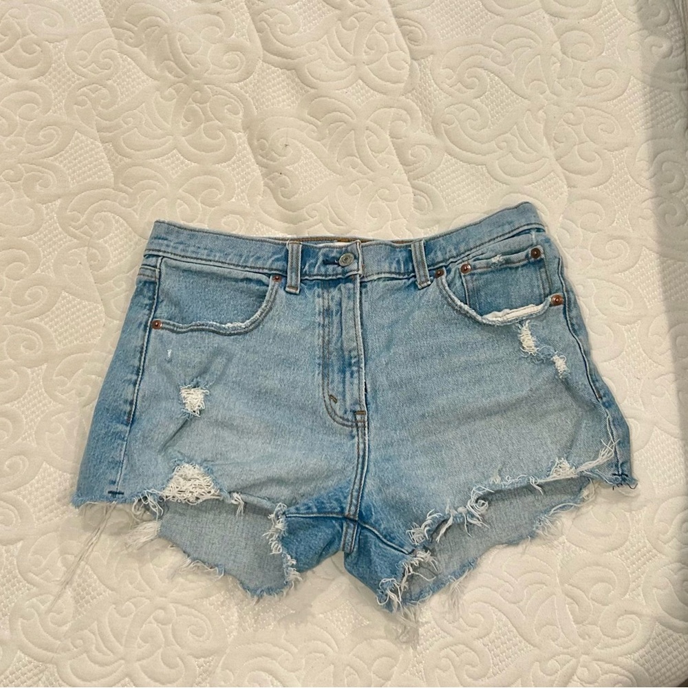 Abercrombie & Fitch women’s Mom Short Mid Rise, size 28/6